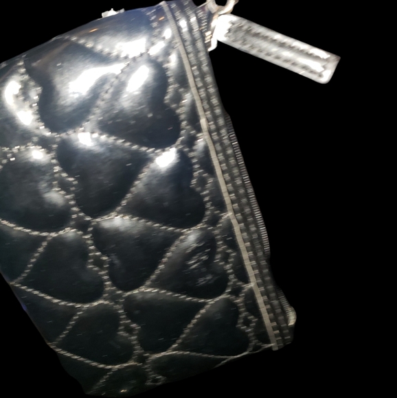 LULU BY LULU GUINNESS  HEART QUILTED HANDBAG WITH BONUS COIN PURSE/WRISTLET GUC - Picture 2 of 10